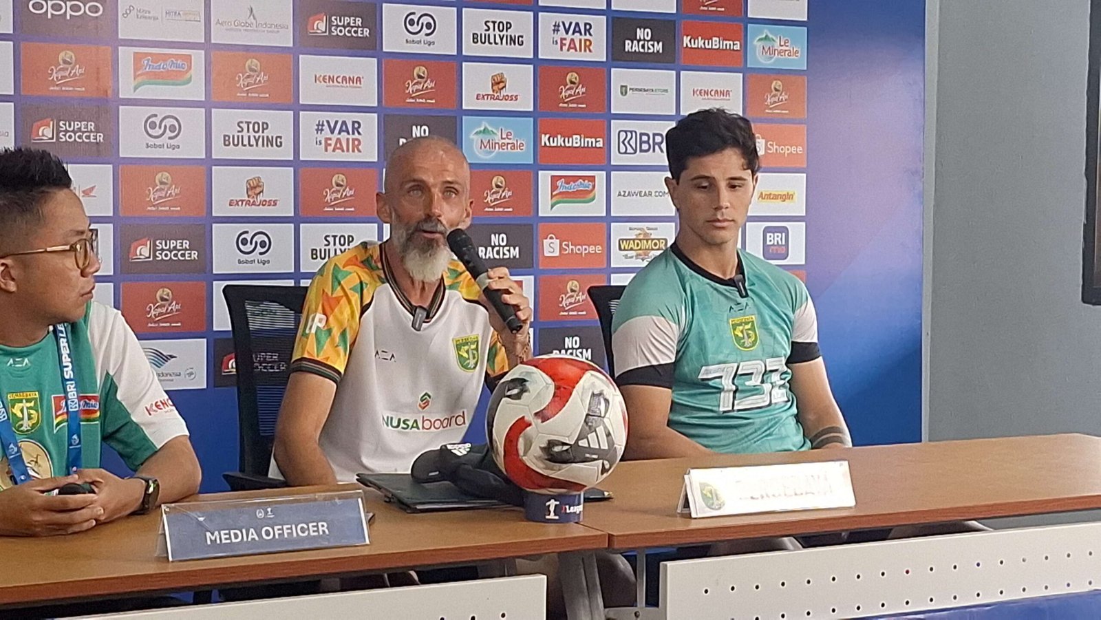 Pelatih Persebaya : Rivalitas dan Ukur Kekuatan Arema