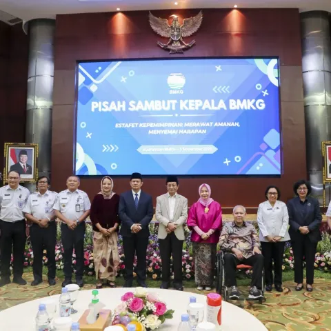 Serah Terima Jabatan Kepala BMKG 2025: Dwikorita Karnawati Serahkan Kepemimpinan kepada Teuku Faisal Fathani