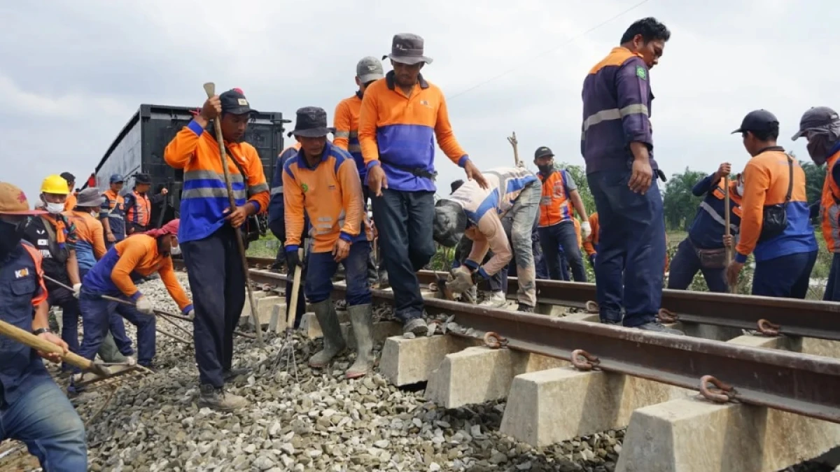Normalisasi Jalur Kereta Sumatra: KAI Gerak Cepat Tangani Dampak Banjir