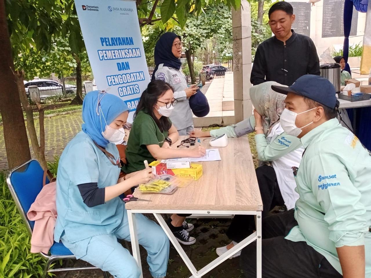 Perkuat Kolaborasi, Jasa Raharja Bandung Gelar Pengobatan Gratis MUKL Dalam Operasi Gabungan Bersama Tim Pembina Samsat Padjajaran