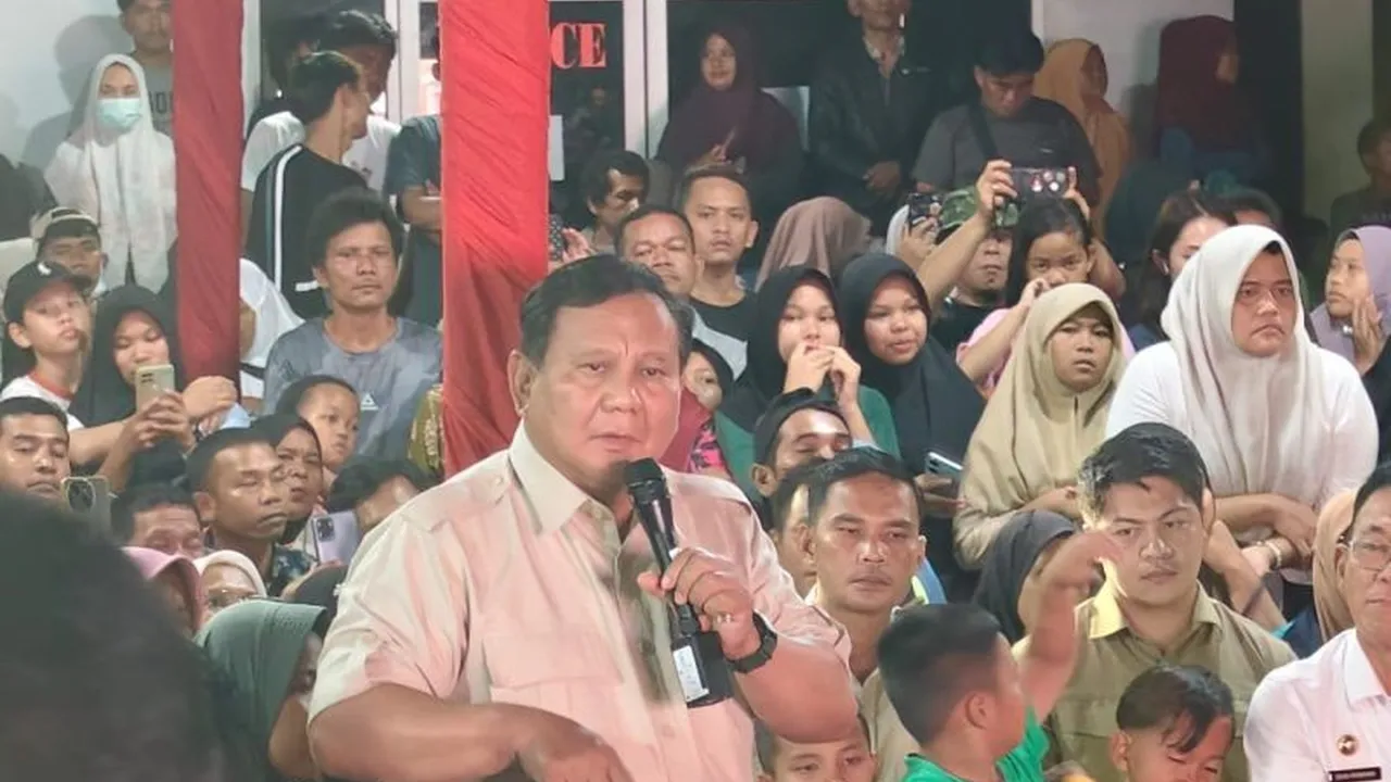 Prabowo Tahun Baruan Bareng Warga Korban Banjir Sumatra