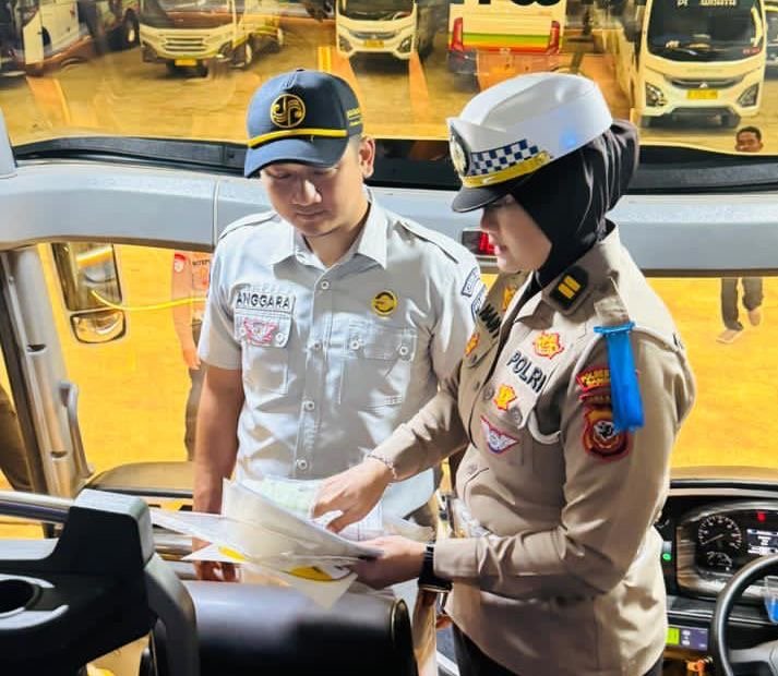 Kegiatan Ramcheck Polrestabes bersama Dishub Kota Bandung di PT Surya Putra dalam Rangka Persiapan Operasi Kendaraan Menjelang Puasa dan Lebaran Bulan Maret 2026