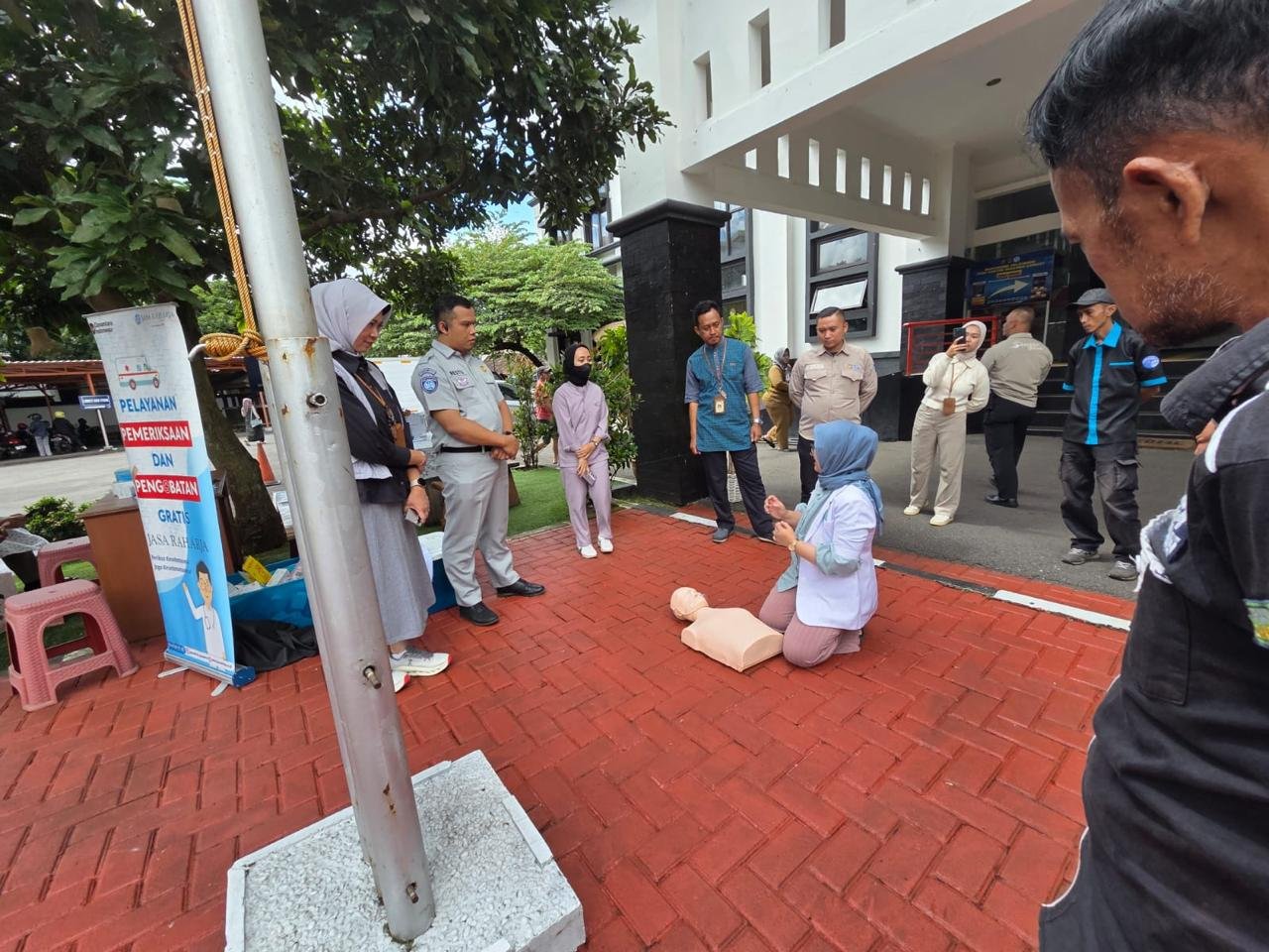 Jasa Raharja Kanwil Jawa Barat Gelar Pengobatan Gratis dan Pelatihan PPGD di Samsat Cimahi