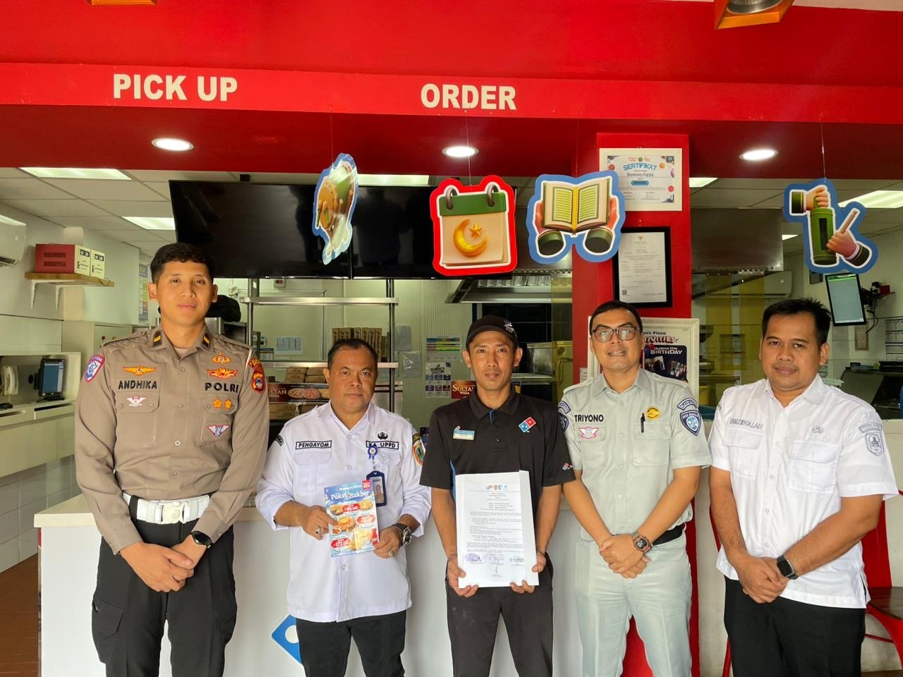 Taat Pajak Berhadiah Pizza, Tim Pembina Samsat Martapura Perpanjang Kerja Sama dengan Domino’s Pizza