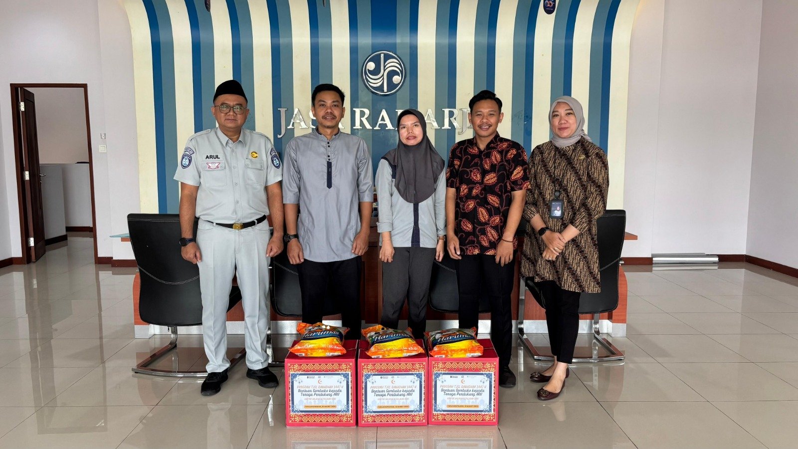 Hangatkan Ramadhan 1447 H, Jasa Raharja Kepri Salurkan Bantuan Sembako bagi Tenaga Pendukung ARU di Batam dan Tanjungpinang