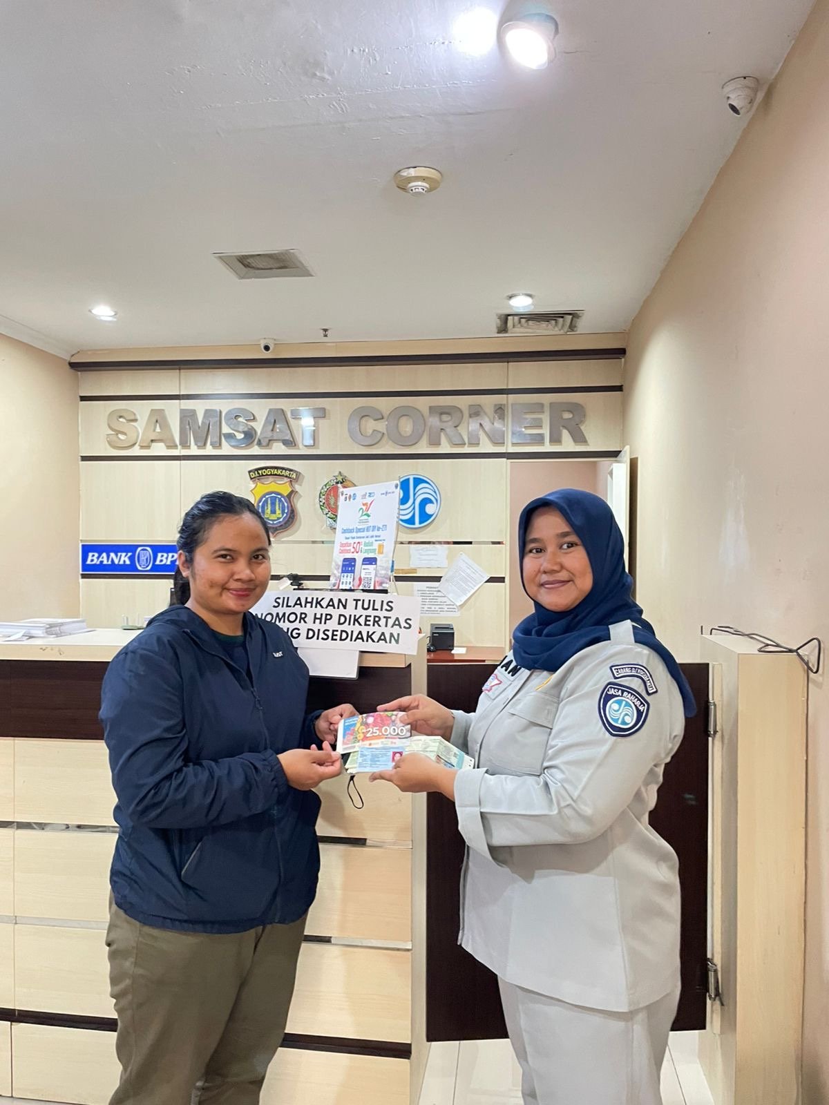 Dorong Kepatuhan Pajak Kendaraan, Samsat Mall Galeria Bagikan Voucher Belanja kepada Wajib Pajak