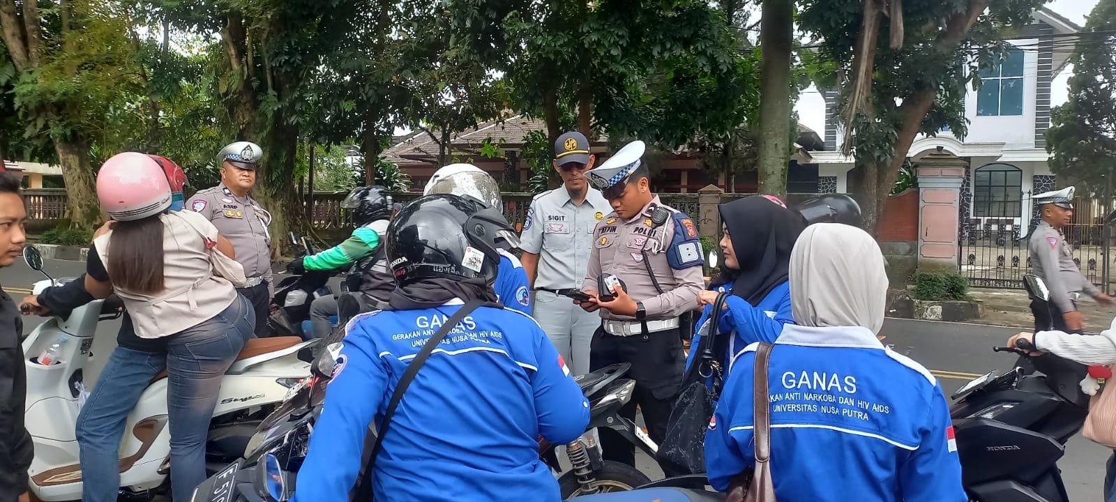 Sinergi Pelayanan dan Kepatuhan Pajak Kendaraan Bermotor: Jasa Raharja Sukabumi Gelar Pemeriksaan Kesehatan Gratis MUKL Bersamaan dengan Operasi Pemeriksaan Pajak Kendaraan Bermotor