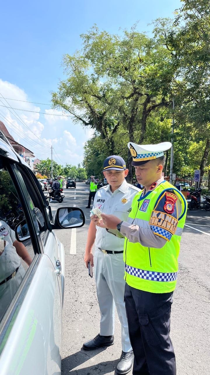 Operasi Penertiban PKB Digelar di Alun-Alun Wates, Tim Pembina Samsat Kulon Progo Dorong Kepatuhan Pajak Kendaraan dan SWDKLLJ