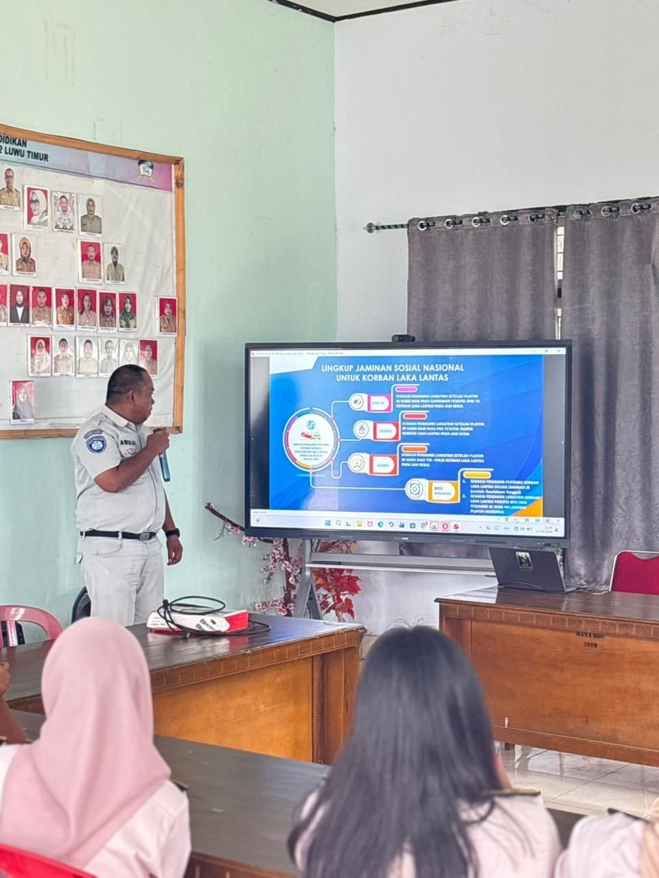 Tingkatkan Kesadaran Berkendara, Jasa Raharja Palopo Gelar PPKL Dan Sosialisasi Keselamatan Berlalu Lintas di SMKN 2 Tomoni