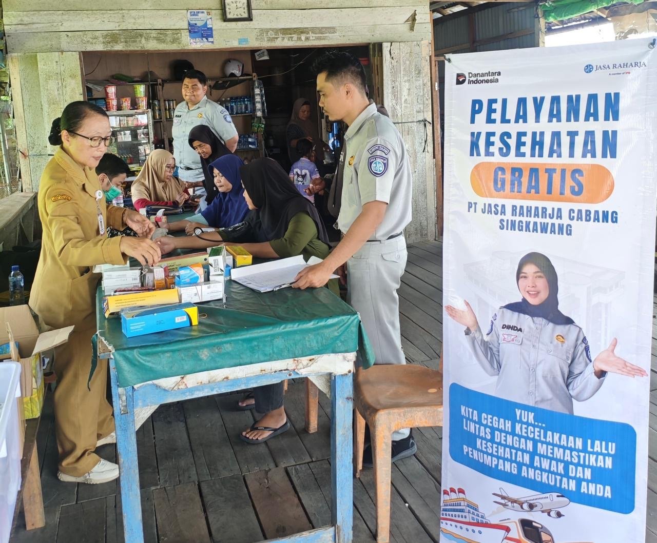 Jasa Raharja Cabang Singkawang Gelar Pengobatan Kesehatan Gratis (MUKL) di Dermaga Penyebrangan Sekura Kabupaten Sambas